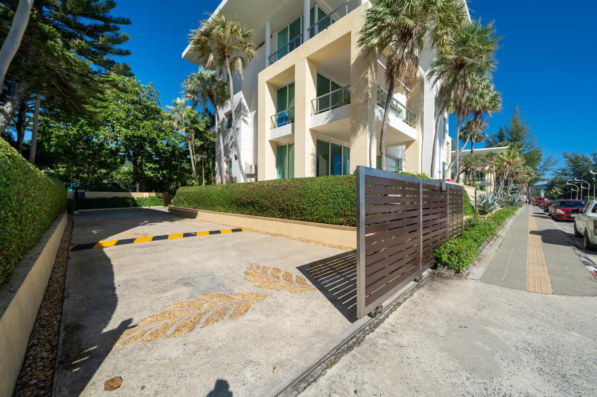 อพาร์ทเม้น Beachfront 703 Karon